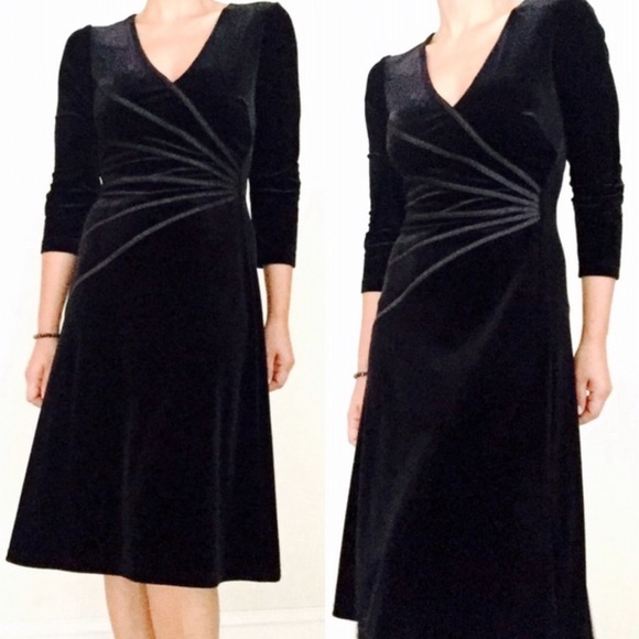 Connected Apparel Black Velvet faux wrap Dress Size 6 elegant luxury soft sz 6 - Picture 1 of 9